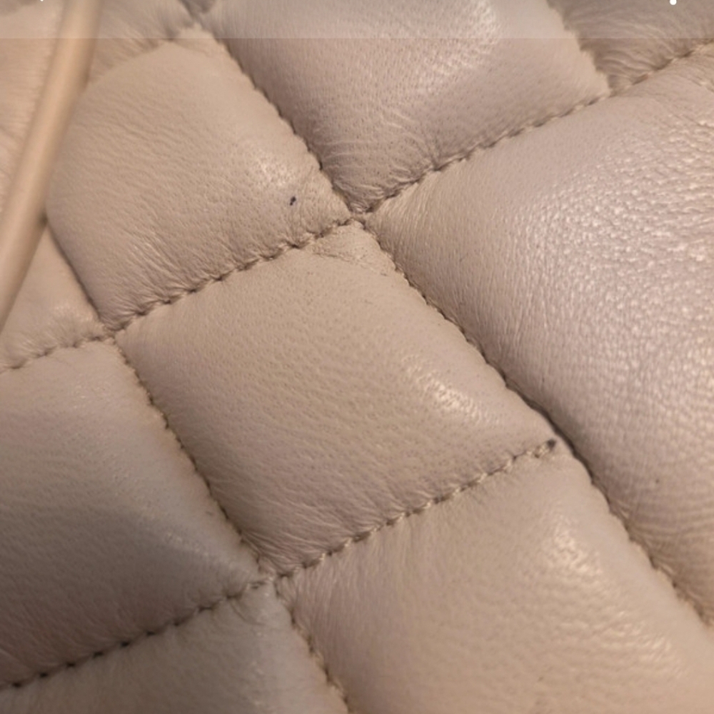 NWOT Chic Ivory Quilted Soft Genuine Leather Shoulder Bag - Picture 12 of 13